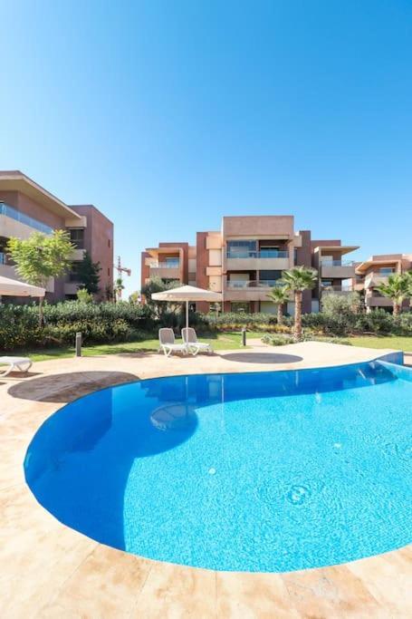 Cosy Appartemt Vue Sur Golf Et Montagne Appartement